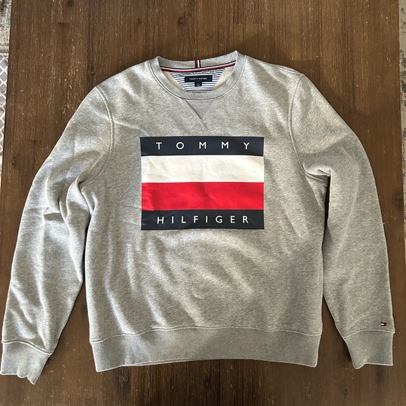 Tommy Hilfiger crewneck sweater with large logo - Picture 1 of 6